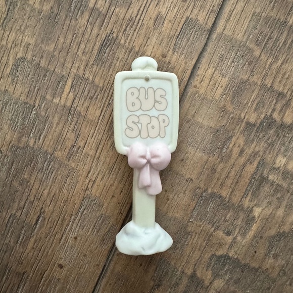 Precious Moments Sugar Town "Bus Stop" Figurine - Picture 1 of 2